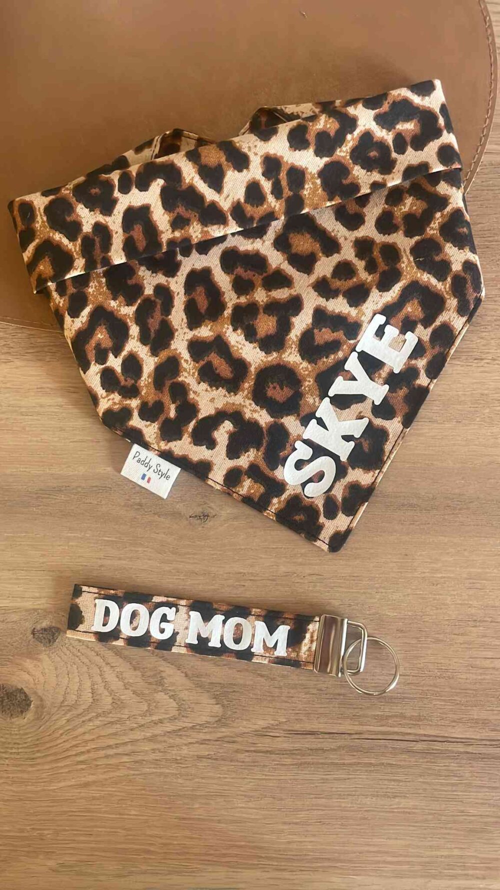 Photo de Set bandana skye dogmom leopard, un accessoire pour chien Paddy Style