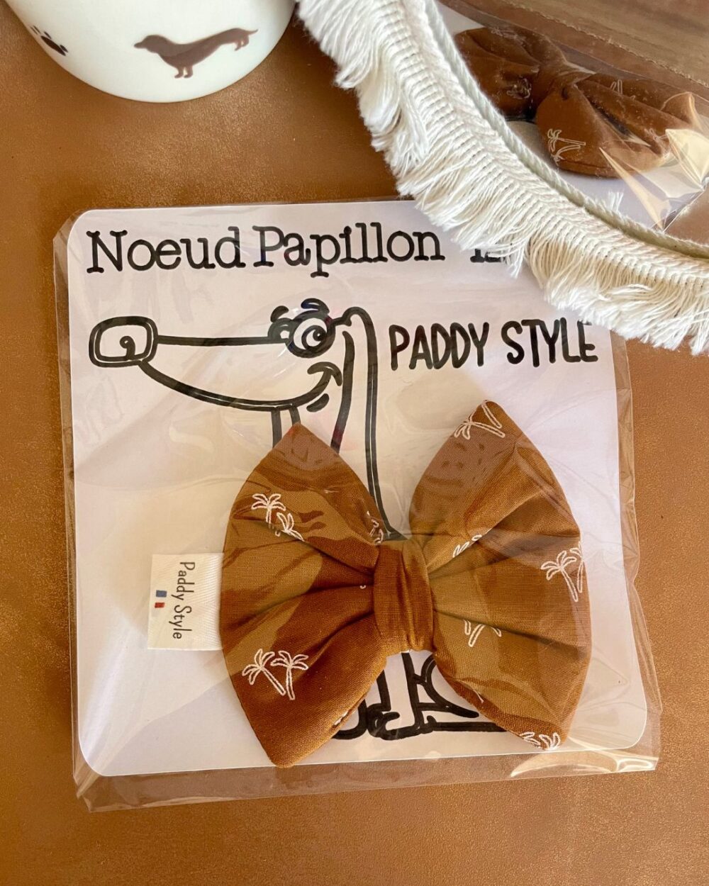 Noeud papillon pour chien, s'enfile sur le collier.