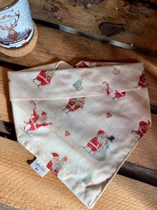 Bandana pour chien père Noel. Bandana pour chien qui s'attache par système de pressions.
