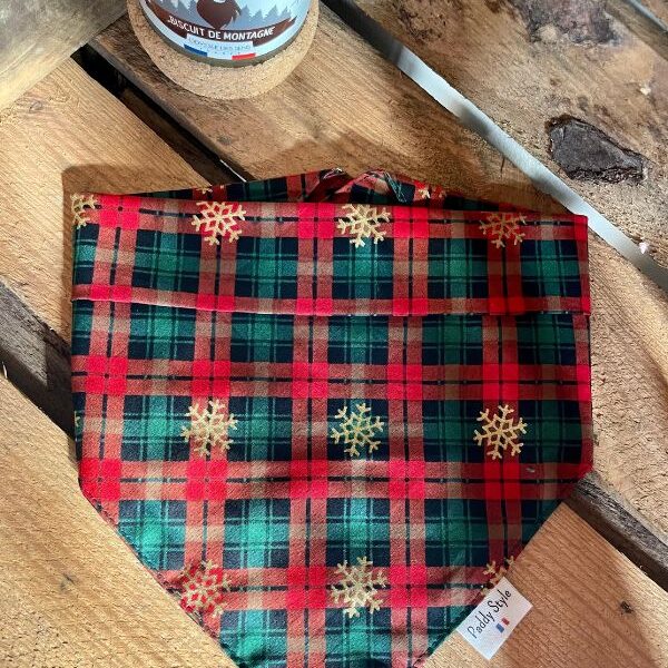Bandana pour chien, motif tartan, s'attache autour du cou de votre chien avec un système de pression. Accessoires pour chien pour Noel