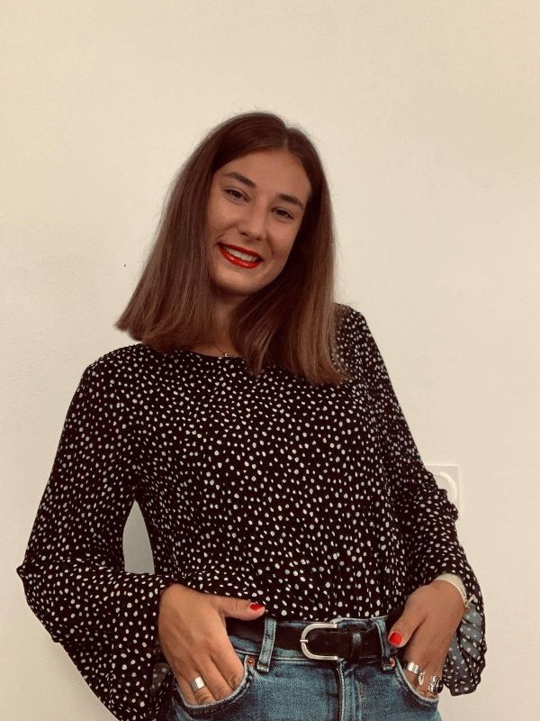 A propos de moi, Léa créatrice d'accessoire pour chien chat chevaux et leur humains bienvenue chez Paddy Style.