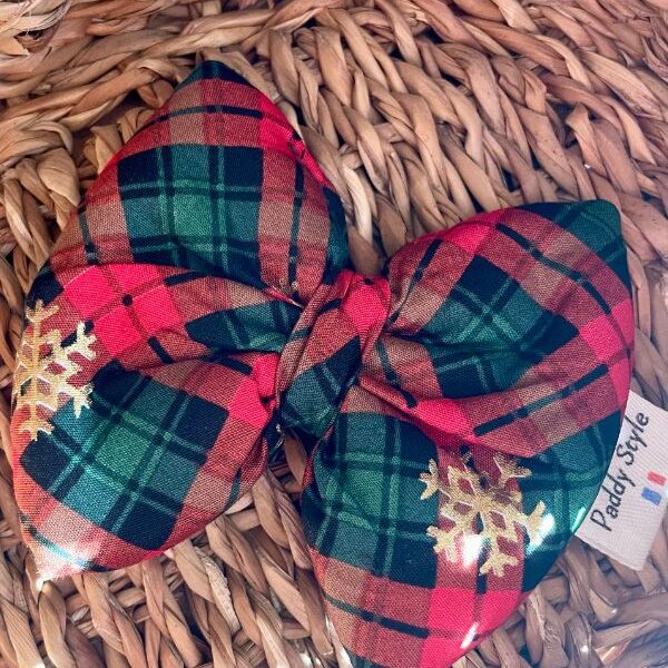 Noeud papillon tartan pour chien. Accessoires de noël pour chien