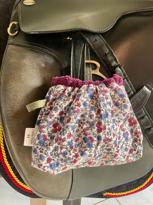 Protèges étriers pour cavalière. Protection de selles et d'étriers, matériel d'équitation.